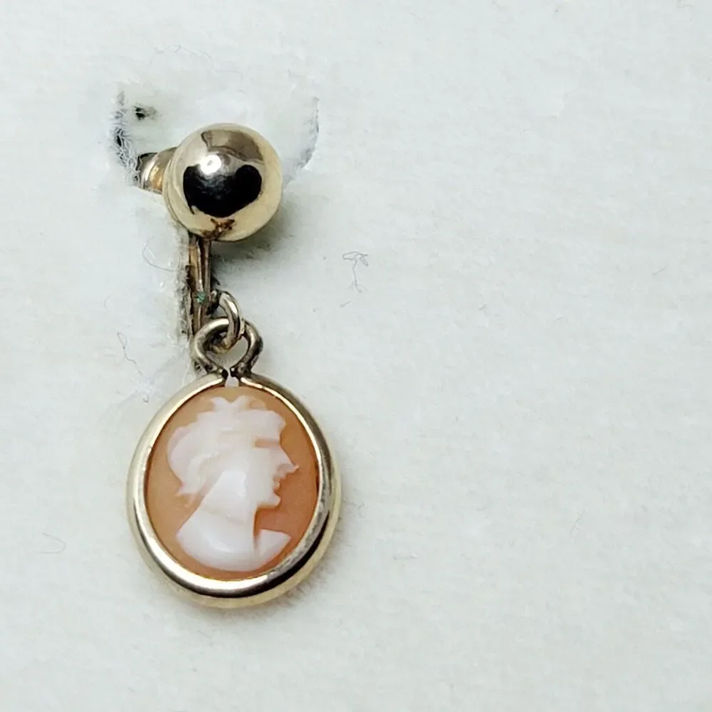 VINTAGE AMCO JEWELS 14K GOLD OVERLAY GEUINE CAMEO PENDANT SCREW BACK EARRING SET